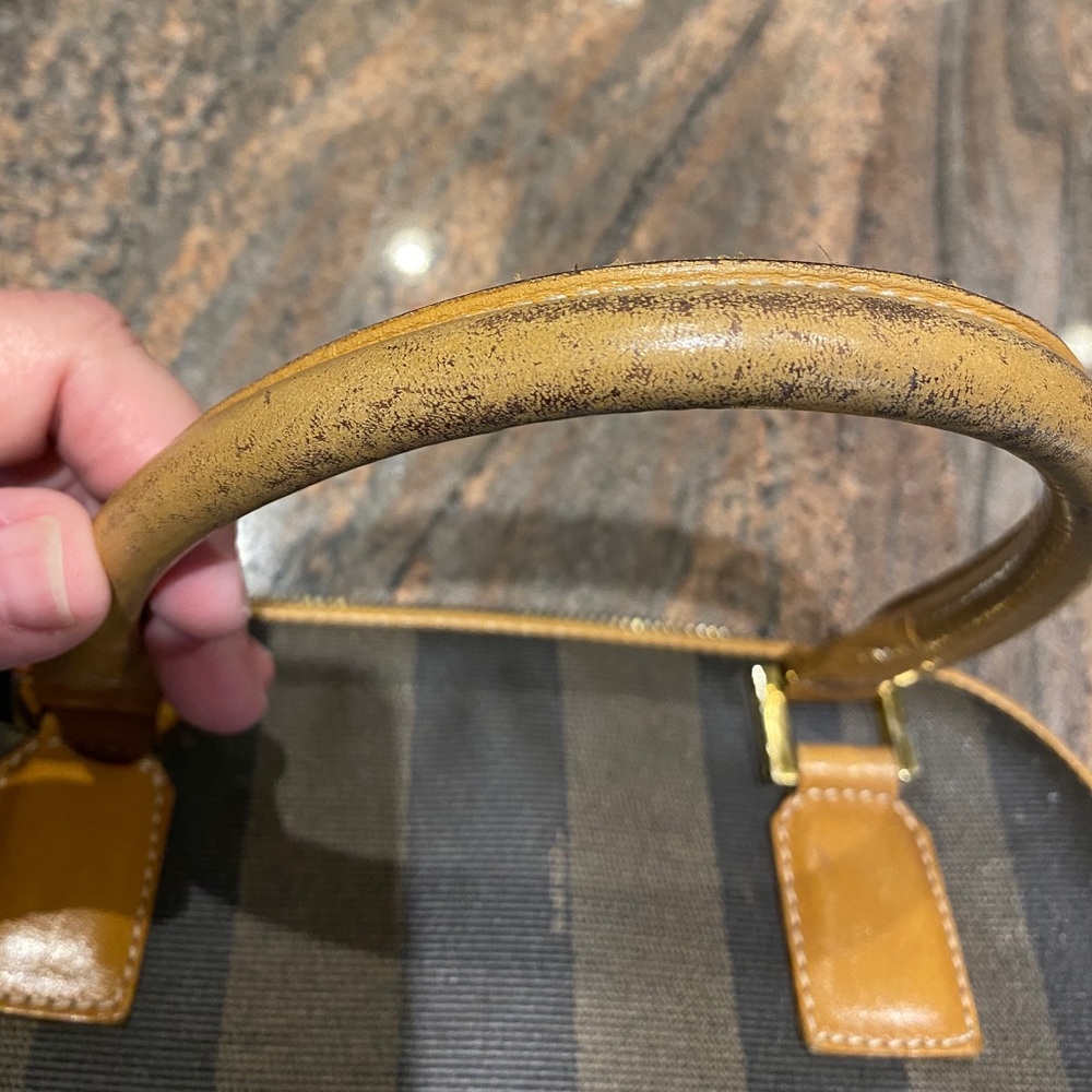 Authentic Vintage Fendi Leather Handbag - Picture 4 of 13